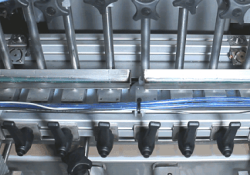 Automatic-Liquid-Filling-and-Capping-Machine-2